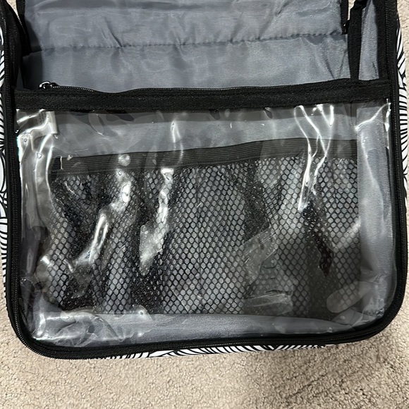 Thirty-One Hanging travel Organizer, NWOT. - Picture 4 of 4